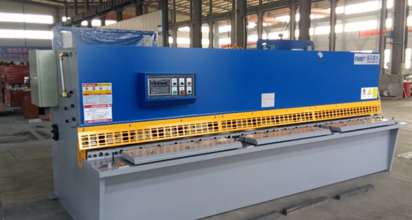 INVT CLP TS600 + Servo DA180A para aplicação de máquina de corte